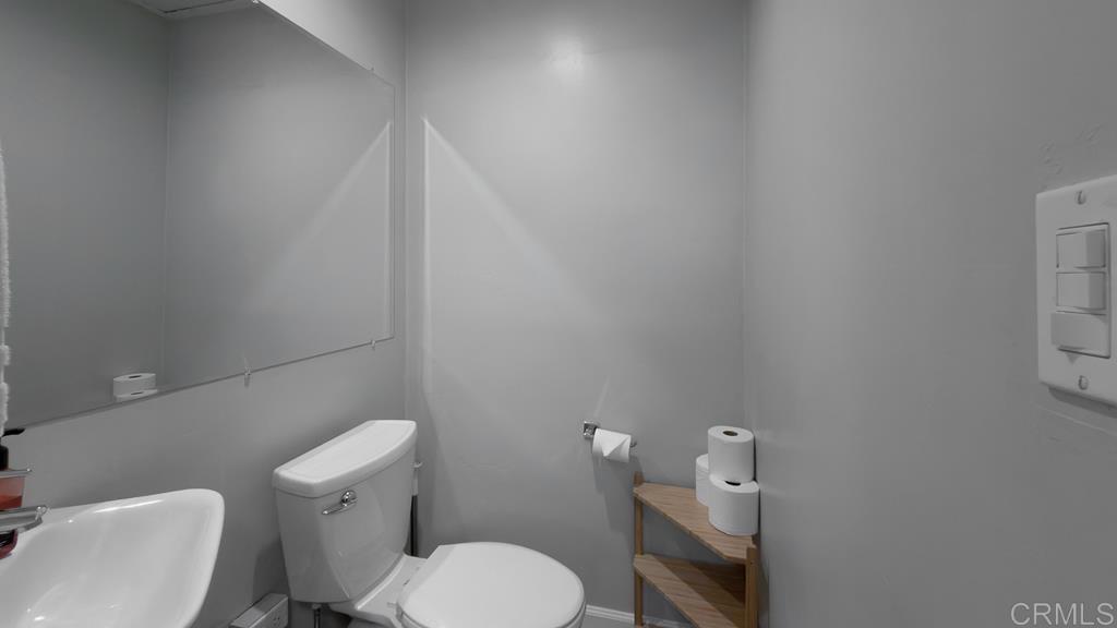 https://media.crmls.org/mediaz/9388d57f-7c95-44c0-8ea1-5270cad6dbec.jpg?preset=X-Large
