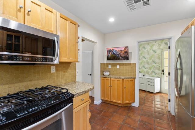 1387 E Verbena Drive, Palm Springs CA: https://media.crmls.org/mediaz/93892144-9d8f-475a-a94c-ca03ee6a4d55.jpg