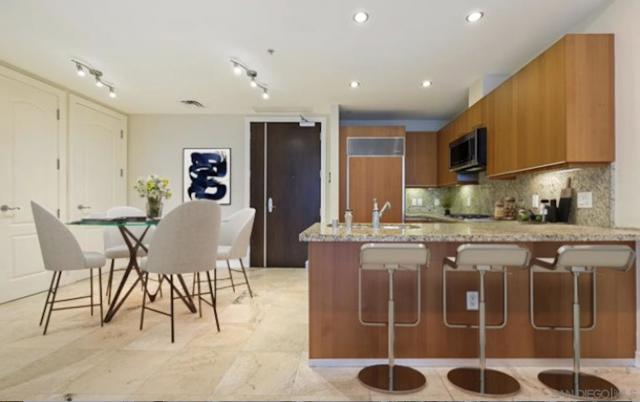 550 Front St., San Diego CA: https://media.crmls.org/mediaz/93894512-8e14-42ec-8ac7-5f62bc3c817b.jpg