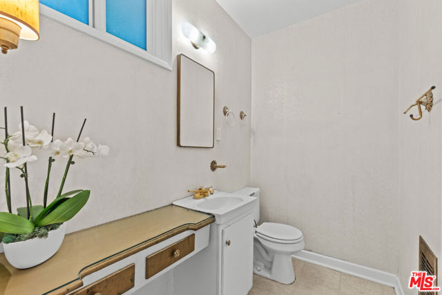 5733 Colfax Avenue, North Hollywood CA: https://media.crmls.org/mediaz/938977bd-9191-4b8e-a637-889f140b4fac.jpg