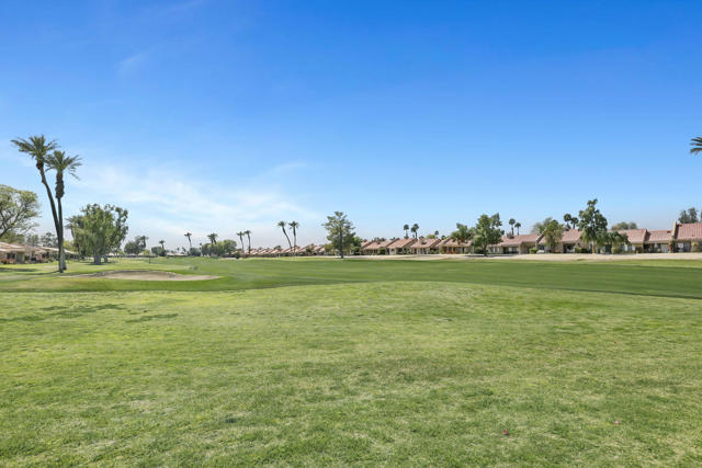 41531 Peach Tree Court, Palm Desert CA: https://media.crmls.org/mediaz/93899784-1009-48fd-b889-a3498ddf327d.jpg