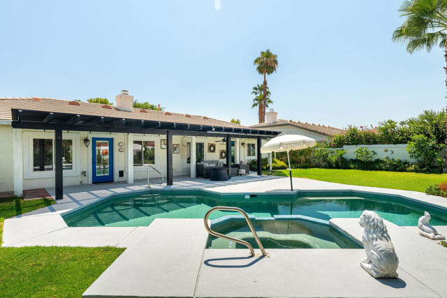 47845 Via Firenze, La Quinta CA: https://media.crmls.org/mediaz/9389bb15-8234-47cc-abba-5781ec649c49.jpg