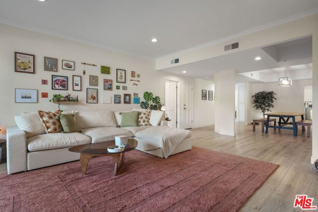 10336 Almayo Avenue, Los Angeles CA: https://media.crmls.org/mediaz/9389d2a1-6d64-4218-990e-bb9d68e99008.jpg