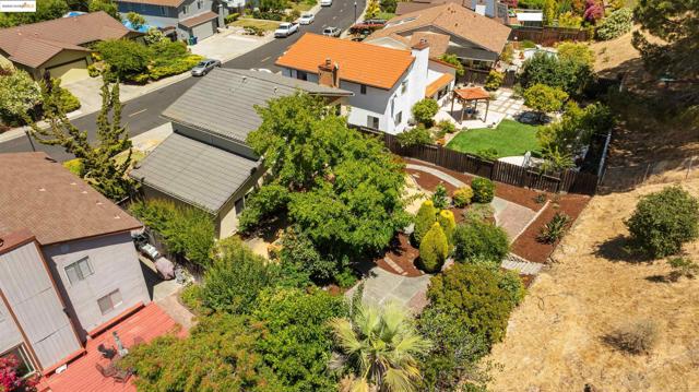 160 Manzanita Pl, Hercules CA: https://media.crmls.org/mediaz/9389ed84-f0a9-478c-8876-5ad73497596b.jpg