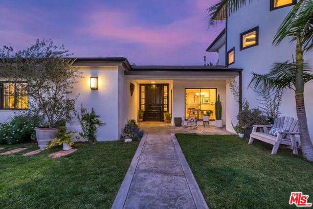 8306 Skyline Drive, Los Angeles CA: https://media.crmls.org/mediaz/938a25c9-41f7-409a-bd22-5661b9822e59.jpg