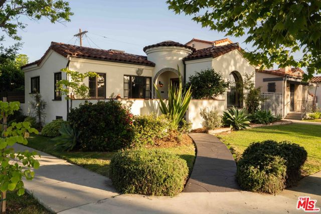 4331 4th Avenue, Los Angeles CA: https://media.crmls.org/mediaz/938a8384-80bf-485b-a98b-482267d1cae4.jpg