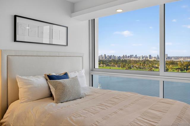1810 Avenida Del Mundo, Coronado CA: https://media.crmls.org/mediaz/938aa665-58e5-4c7c-be2d-afc10909806b.jpg