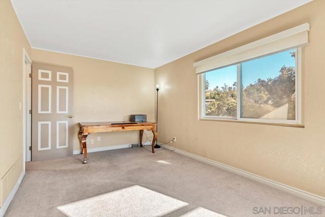 7861 Cimarron Ln, La Mesa CA: https://media.crmls.org/mediaz/938bdbaf-ee04-4944-8427-38a09ba361a1.jpg