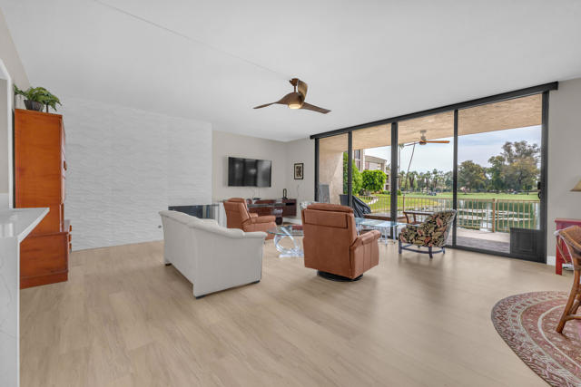 910 Island Drive, Rancho Mirage CA: https://media.crmls.org/mediaz/938c046c-0eec-426f-baec-b13ef1cd7c68.jpg