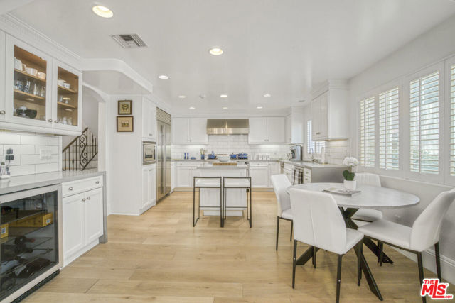 11974 Mayfield Avenue, Los Angeles CA: https://media.crmls.org/mediaz/938d4b50-2dad-45c9-95dc-9522cbbe06f1.jpg