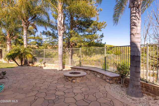 13290 Red Bird Court, Moorpark CA: https://media.crmls.org/mediaz/938d52ea-a3ed-4d40-b293-d12e7da1575d.jpg