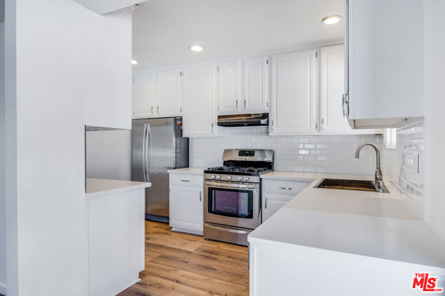 4931 Stern Avenue, Sherman Oaks CA: https://media.crmls.org/mediaz/938d6962-65fd-49a9-922e-2186dd6f4dc9.jpg