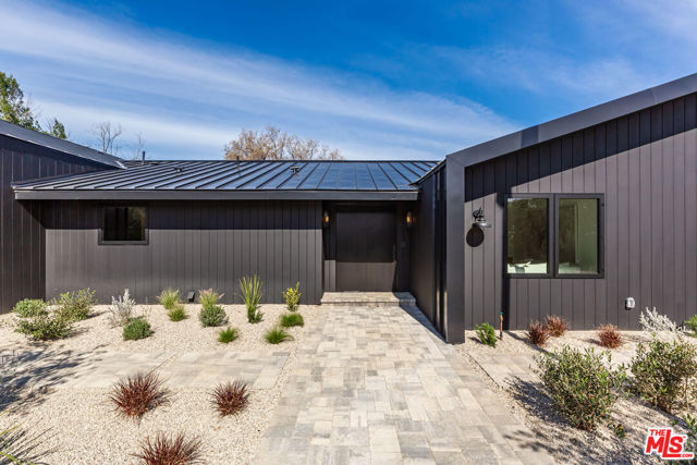 5259 Lewis Road, Agoura Hills CA: https://media.crmls.org/mediaz/938e4d9f-bc4d-4e8a-9d8f-bfe38a38e287.jpg