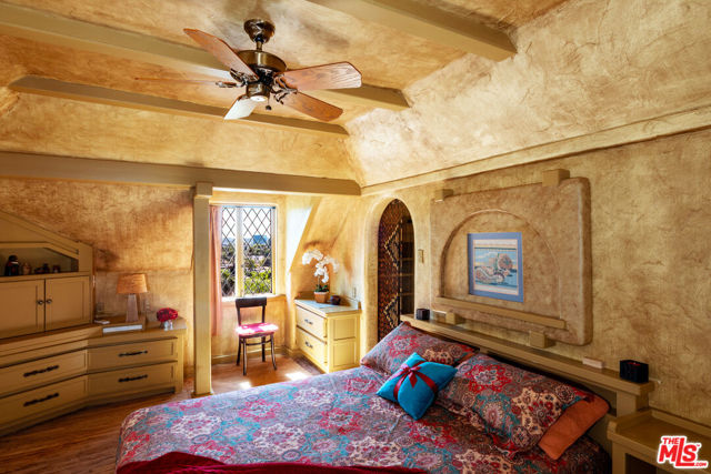 769 Bonita Drive, South Pasadena CA: https://media.crmls.org/mediaz/938e77f1-f887-4d2e-8a15-7bda329aca8b.jpg