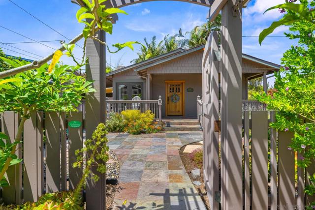 260 27Th St, Del Mar CA: https://media.crmls.org/mediaz/938ea1cf-3f3b-4726-8d1f-984c0125fa03.jpg