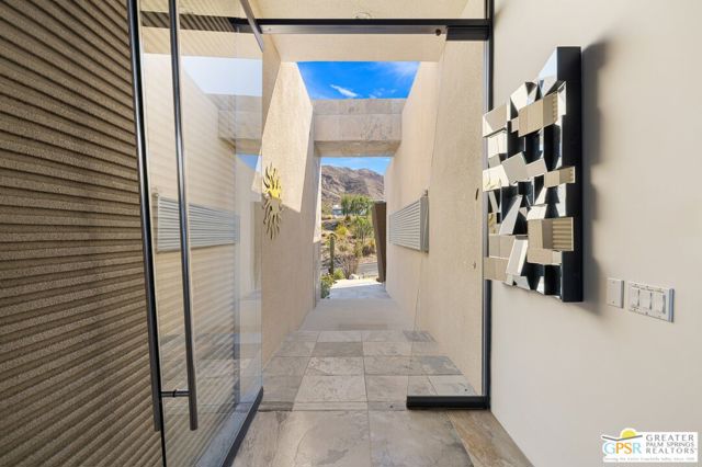 25 Sierra Vista Drive, Rancho Mirage CA: https://media.crmls.org/mediaz/938f2c3c-f75c-4522-933b-371b8c2f9dd3.jpg