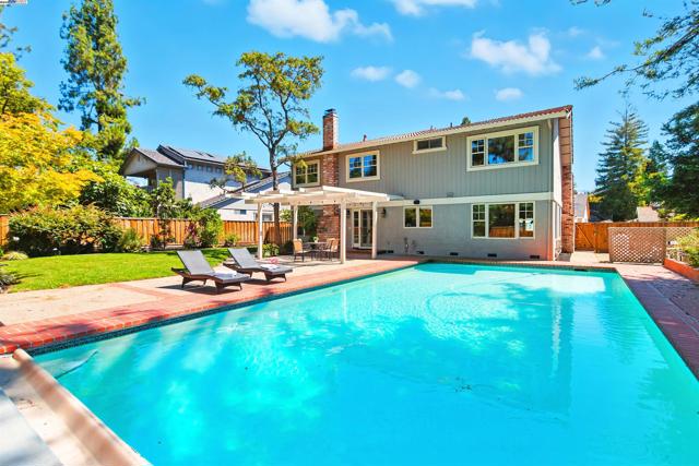 2673 Velvet Way, Walnut Creek CA: https://media.crmls.org/mediaz/938fd5fd-f43b-4f98-aec3-a5a36be551fe.jpg