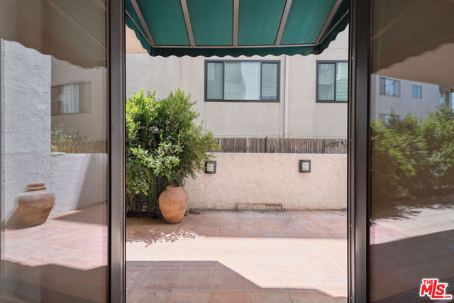 1250 S Beverly Glen Boulevard, Los Angeles CA: https://media.crmls.org/mediaz/93900556-b08a-4ec7-b9d8-169e3884e4ba.jpg