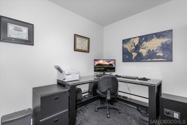 1388 Kettner Blvd, San Diego CA: https://media.crmls.org/mediaz/93908cda-e3dd-43e1-81d8-da0283eb64cb.jpg