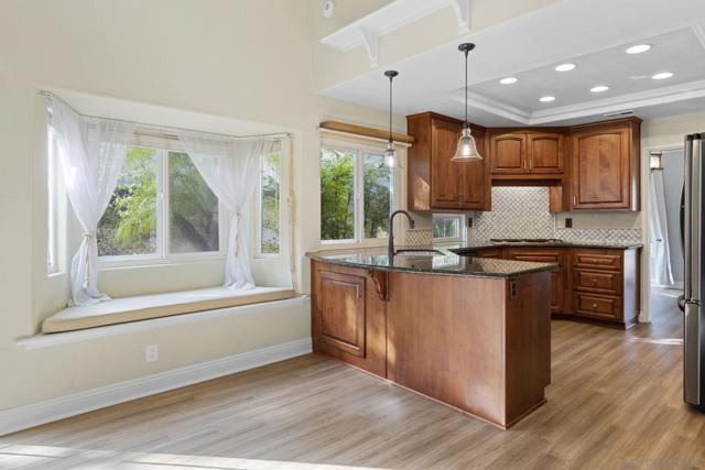 2241 Willowbrook St, Escondido CA: https://media.crmls.org/mediaz/93915717-40ad-4482-86d6-47ea3d86baaf.jpg
