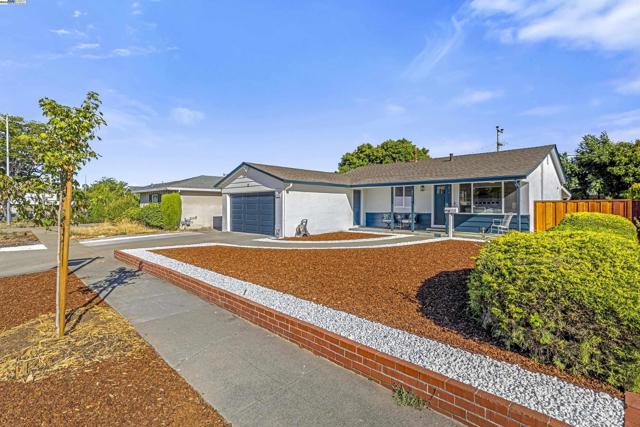 4564 Piper St, Fremont CA: https://media.crmls.org/mediaz/9391f514-dd80-4086-9f16-542958125868.jpg