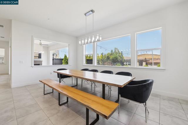 2909 Tulare Hills Dr, Dublin CA: https://media.crmls.org/mediaz/9391f6e9-a218-4c35-bbb2-b80722375819.jpg
