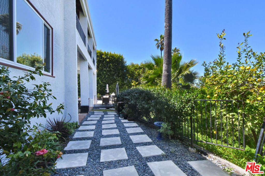 3609 Berry DriveStudio City img 14