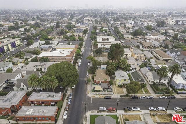 1535 W 28th Street, Los Angeles CA: https://media.crmls.org/mediaz/93925b12-217b-4745-8065-735a02d79e18.jpg