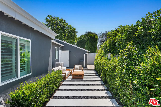 6421 Gaviota Avenue, Van Nuys CA: https://media.crmls.org/mediaz/9392f7e6-561a-4b68-9a32-1adbf61efe97.jpg