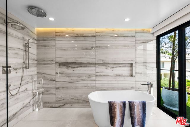 4338 Agnes Avenue, Studio City CA: https://media.crmls.org/mediaz/93930139-1d3a-4d52-9496-335db8f39bd2.jpg