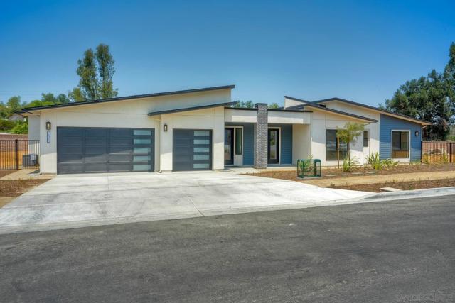 16350 Sage Trails Ct, Poway CA: https://media.crmls.org/mediaz/9393330b-e440-4c31-9637-89da8da77425.jpg
