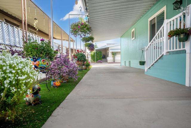 1212 H St, Ramona CA: https://media.crmls.org/mediaz/93934361-0331-4af5-99f6-180711bd6230.jpg