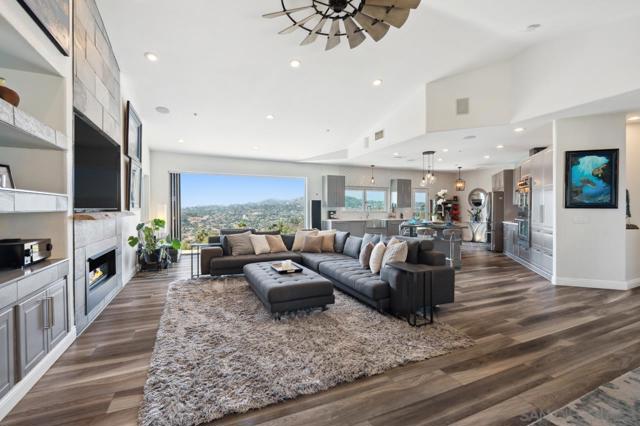 9420 Crest Drive, Spring Valley CA: https://media.crmls.org/mediaz/93937ce1-64a0-4b42-8cb1-0a2c6b085201.jpg