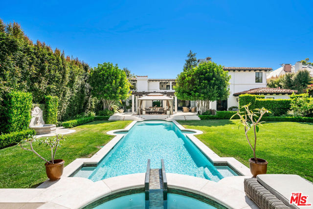 722 N Maple Drive, Beverly Hills CA: https://media.crmls.org/mediaz/93940daf-8a6a-4cce-a192-cfc92aa13eed.jpg