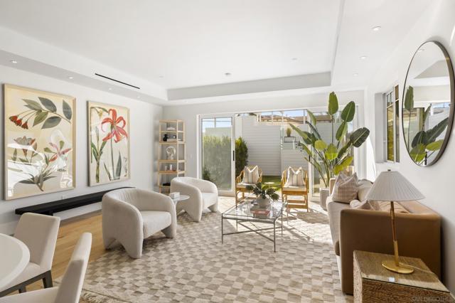 7216 FAY AVE, La Jolla CA: https://media.crmls.org/mediaz/9394efc3-2cea-442d-8b54-f9c783343d75.jpg