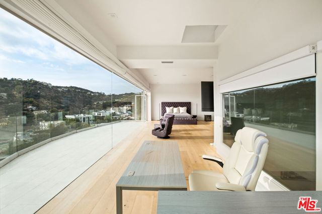 7868 Electra Drive, Los Angeles CA: https://media.crmls.org/mediaz/9394ff91-a3df-470b-8a11-0d4009429817.jpg
