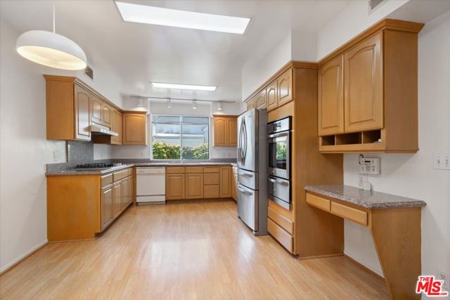 4210 Alcove Avenue, Studio City CA: https://media.crmls.org/mediaz/93951855-58bc-48db-bdfd-d9010c2aeec0.jpg