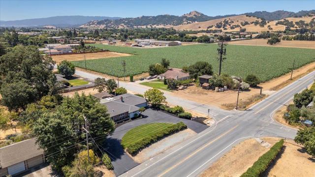 190 W San Martin Avenue, San Martin CA: https://media.crmls.org/mediaz/93957889-0cf4-451c-8484-91551e9a04a3.jpg