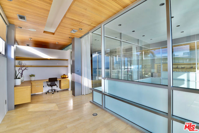 24826 Malibu Road, Malibu CA: https://media.crmls.org/mediaz/9396fc9d-f4e4-4856-88d9-f423dcb4b2ce.jpg