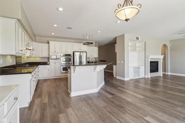 31332 Bluebeech Court, Temecula CA: https://media.crmls.org/mediaz/9397446a-b1fe-46ac-bbcf-9de693ab7c93.jpg