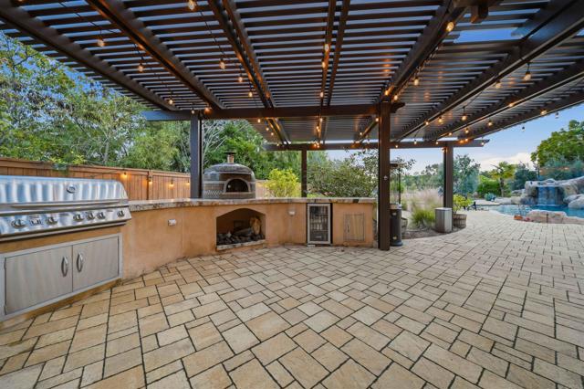 2914 Morning Creek Road, Chula Vista CA: https://media.crmls.org/mediaz/93986dfc-2280-48ef-a3c4-38324a0212f9.jpg