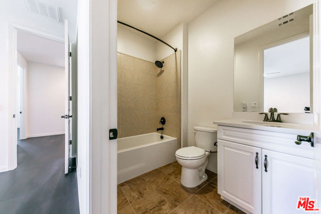 22379 Driftwood Court, Santa Clarita CA: https://media.crmls.org/mediaz/9398d237-bcfc-4095-8729-5a9ed49c7439.jpg