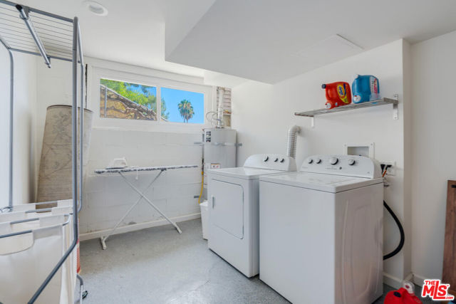 5343 TENDILLA Avenue, Woodland Hills CA: https://media.crmls.org/mediaz/93999cda-a545-48bf-b66c-8f49d5743330.jpg