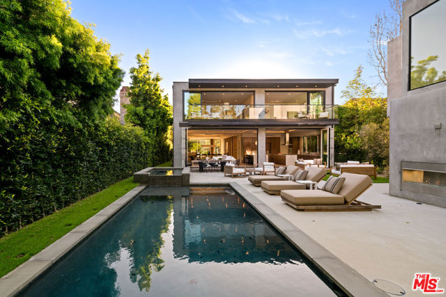 615 23rd Street, Santa Monica CA: https://media.crmls.org/mediaz/9399bf10-9656-4a84-b6ac-454e73b25f2e.jpg