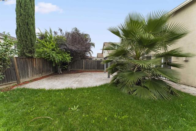 204 Daylily Ln, Patterson CA: https://media.crmls.org/mediaz/9399d403-ae06-4c7b-ab29-a5f0480c604d.jpg