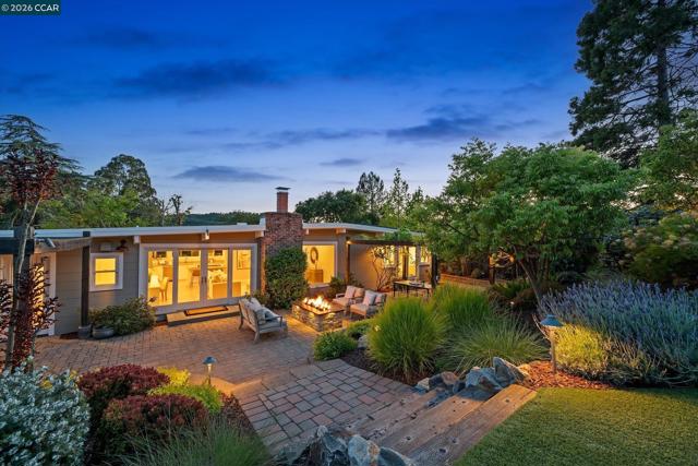 31 Ivy Dr, Orinda CA: https://media.crmls.org/mediaz/9399ebda-e621-4a71-8440-e735969786c2.jpg