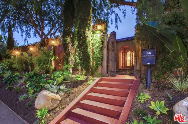 1900 N Serrano Avenue, Los Angeles CA: https://media.crmls.org/mediaz/939a3917-4866-4bbe-a3d1-54ec0bb73c51.jpg