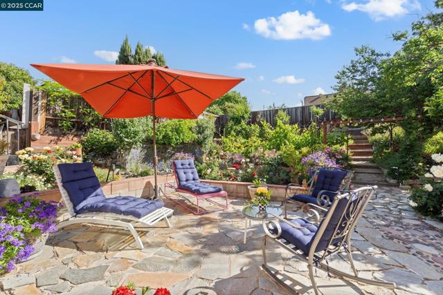 4218 Cobblestone Dr, Concord CA: https://media.crmls.org/mediaz/939aee81-68a7-4c8a-9bec-2570bd89aefb.jpg