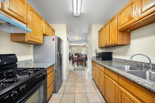 515 Alamo Ave, Richmond CA: https://media.crmls.org/mediaz/939af119-e52c-434c-95e0-72c172a68845.jpg