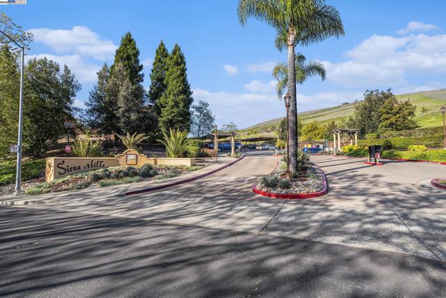 705 WATSON CANYON CT, San Ramon CA: https://media.crmls.org/mediaz/939b0550-5e2a-4513-86dd-d9770bd3e1bb.jpg